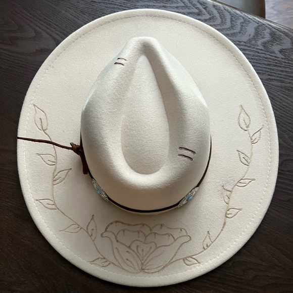 Accessories - Vegan felt burned hat